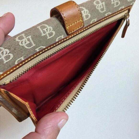 Dooney & Bourke Gray and Brown Logo Wallet Preloved Condition - Picture 10 of 10